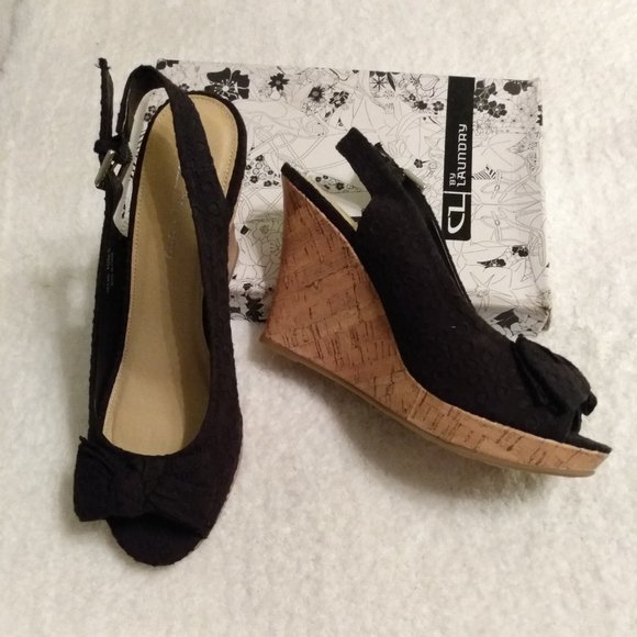 Chinese Laundry Imagined Eye Wedge with Free Gift! - Picture 3 of 9